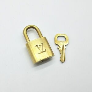 🍓LV Lock and Key #306